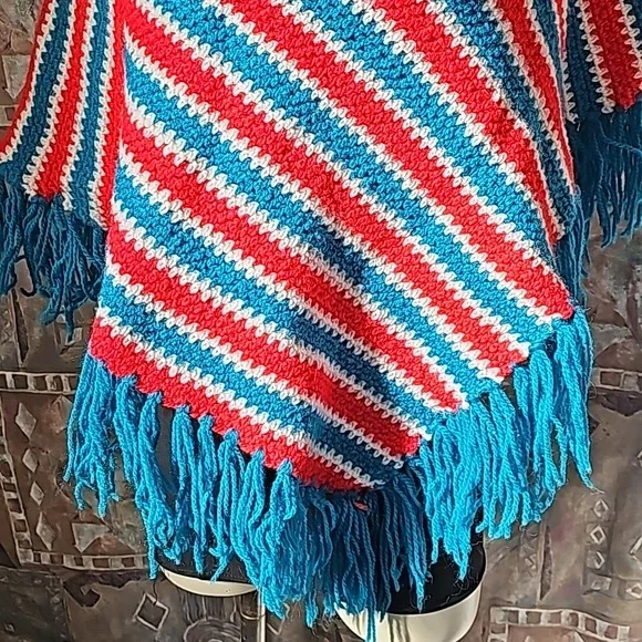 Vintage handmade handcrafted crochet Poncho colorful fringes small - Picture 3 of 11